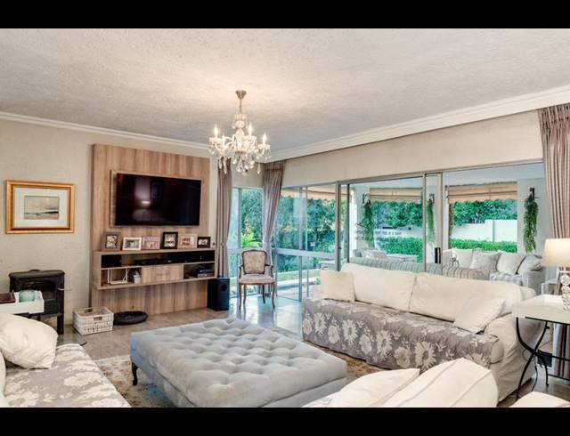 5 BEDROOM HOUSE FOR SALE IN FOURWAYS GARDENS